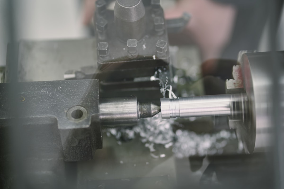 Turning a metal component to size on a workshop lathe